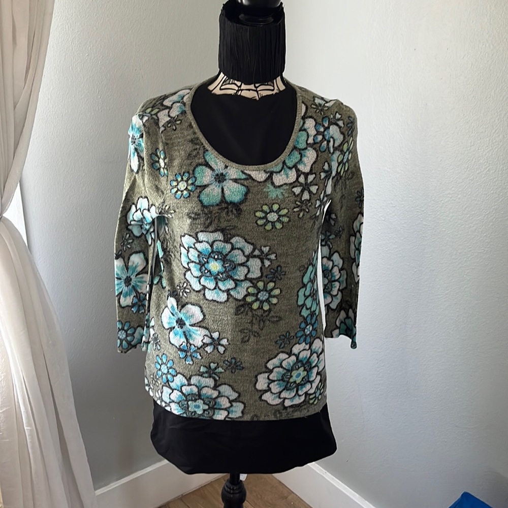 Very cute tunic with colorful flowers